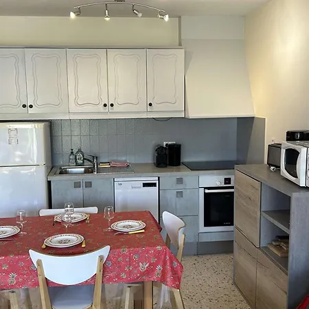 T2 équipé, 4 Couchages, Proche Et Centre - Parking Privé, - Fr-1-250-102